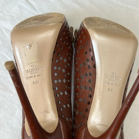 Valentino Garavani Leather Floral Pumps / heels - Picture 4 of 8